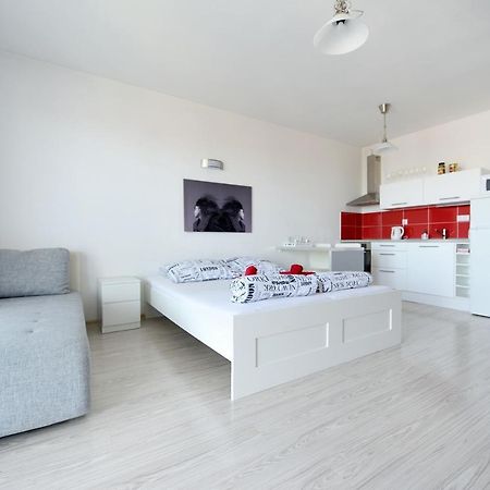 Apartman Centroom Piest'any Exteriör bild