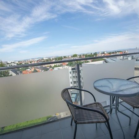 Apartman Centroom Piest'any Exteriör bild