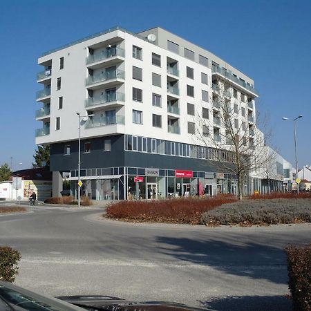 Apartman Centroom Piest'any Exteriör bild