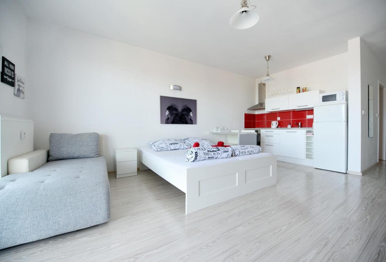 Apartman Centroom Piest'any Exteriör bild