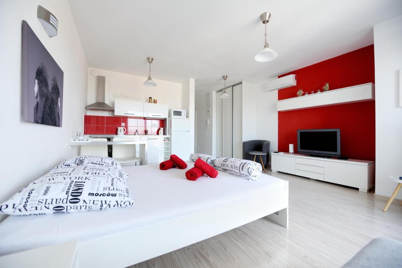 Apartman Centroom Piest'any Exteriör bild