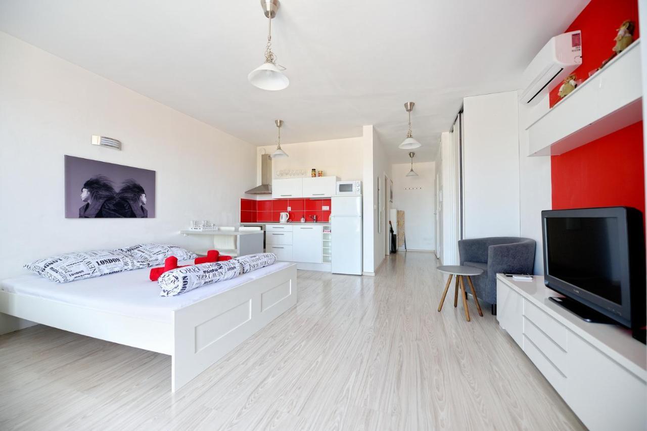 Apartman Centroom Piest'any Exteriör bild