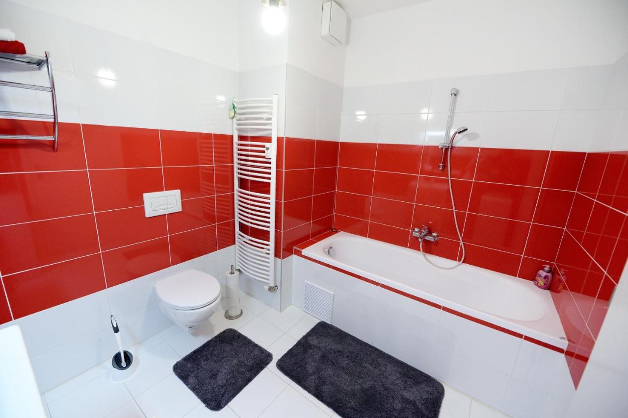 Apartman Centroom Piest'any Exteriör bild