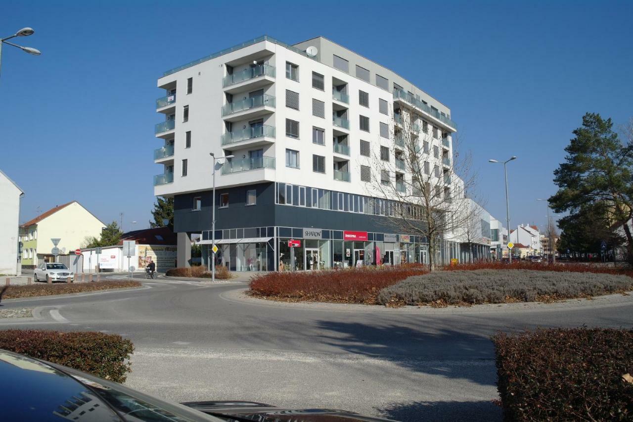 Apartman Centroom Piest'any Exteriör bild